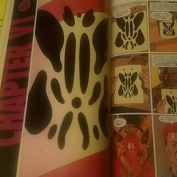 Watchmen graphic novel hardcover (2008) - Picture 5 of 5